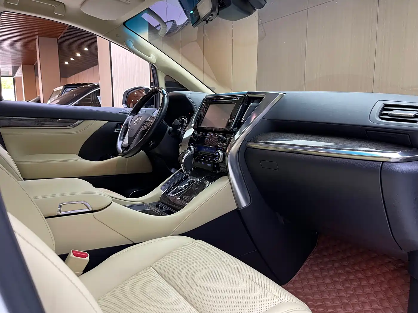 Toyota Vellfire 2019 Hybrid 2.5L HV Premium Edition фото 6