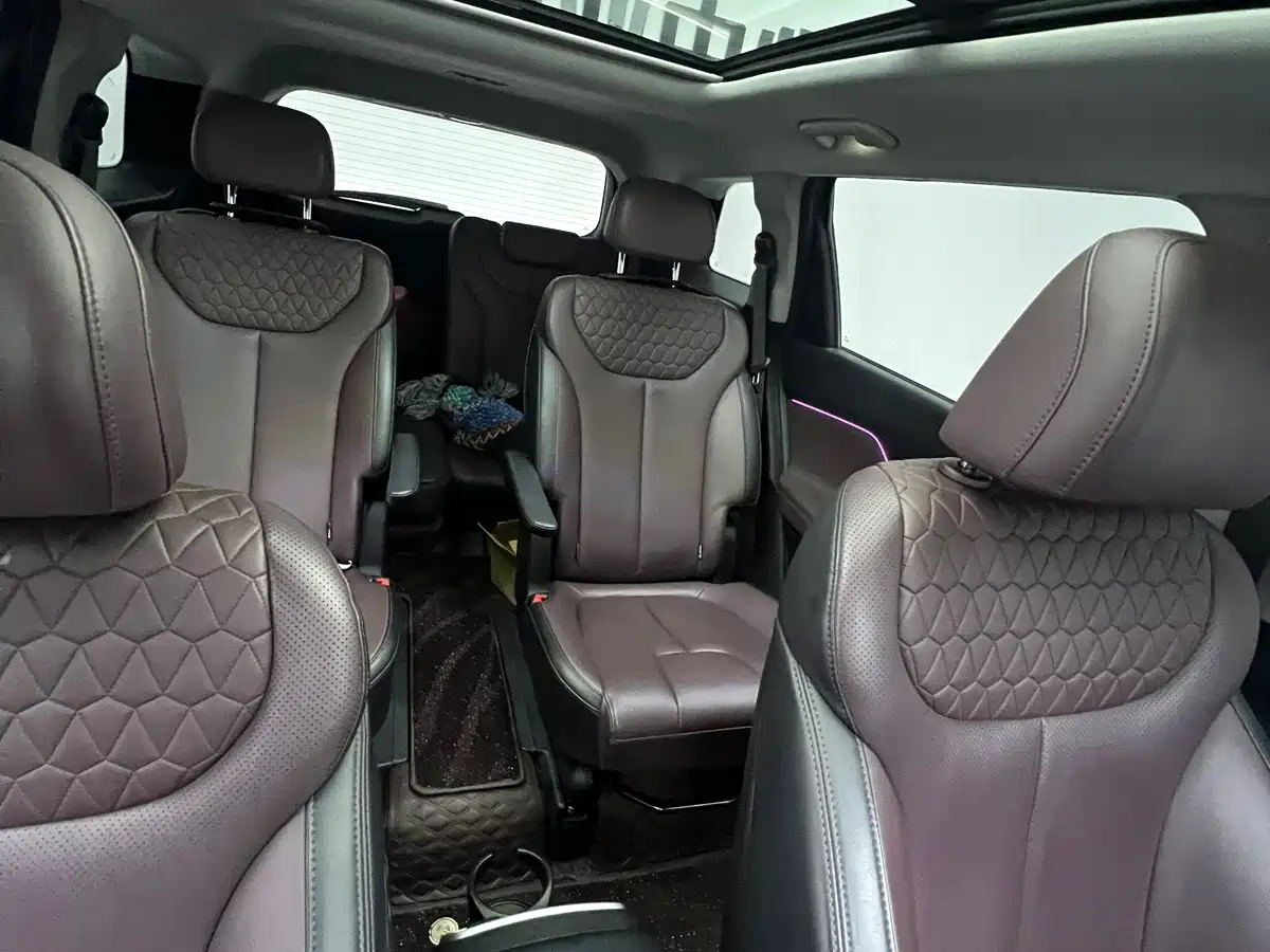 Photo 22 - Hyundai Santa Fe