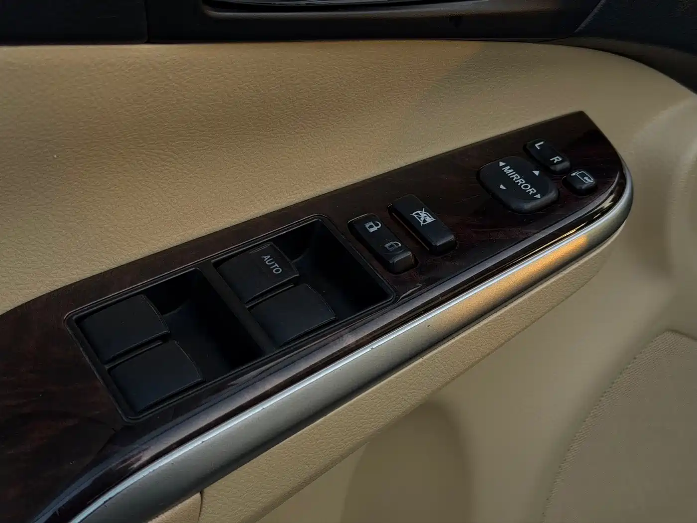 Toyota Camry 2016 2015 2.0G Leading Edition
