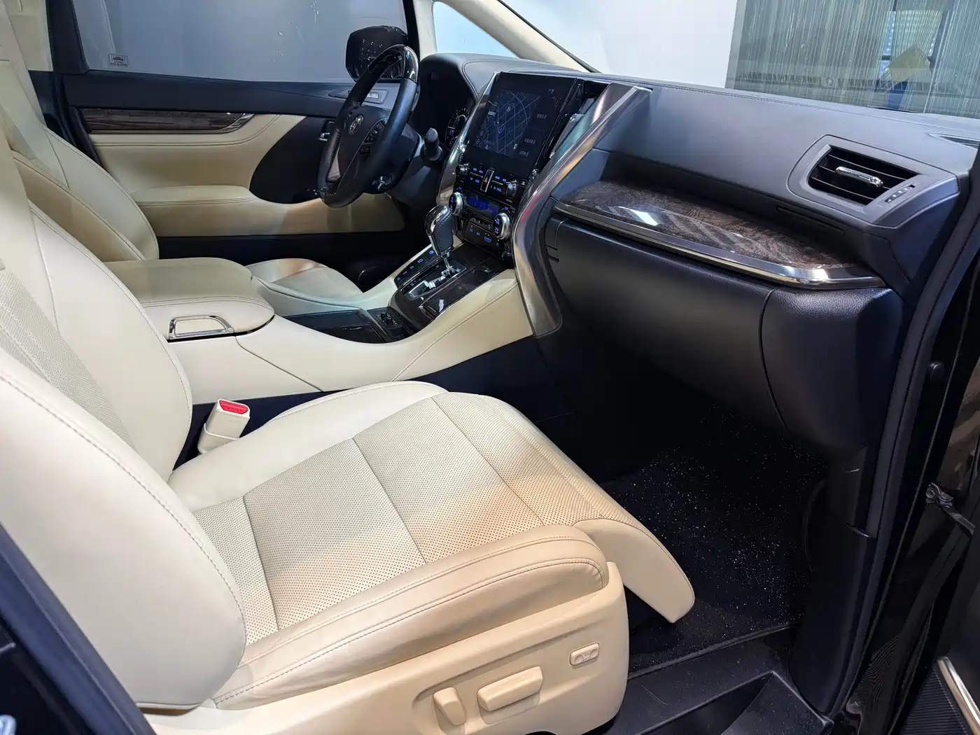 Toyota Vellfire 2020 Twin Engine 2.5L HV Premium Edition фото 7