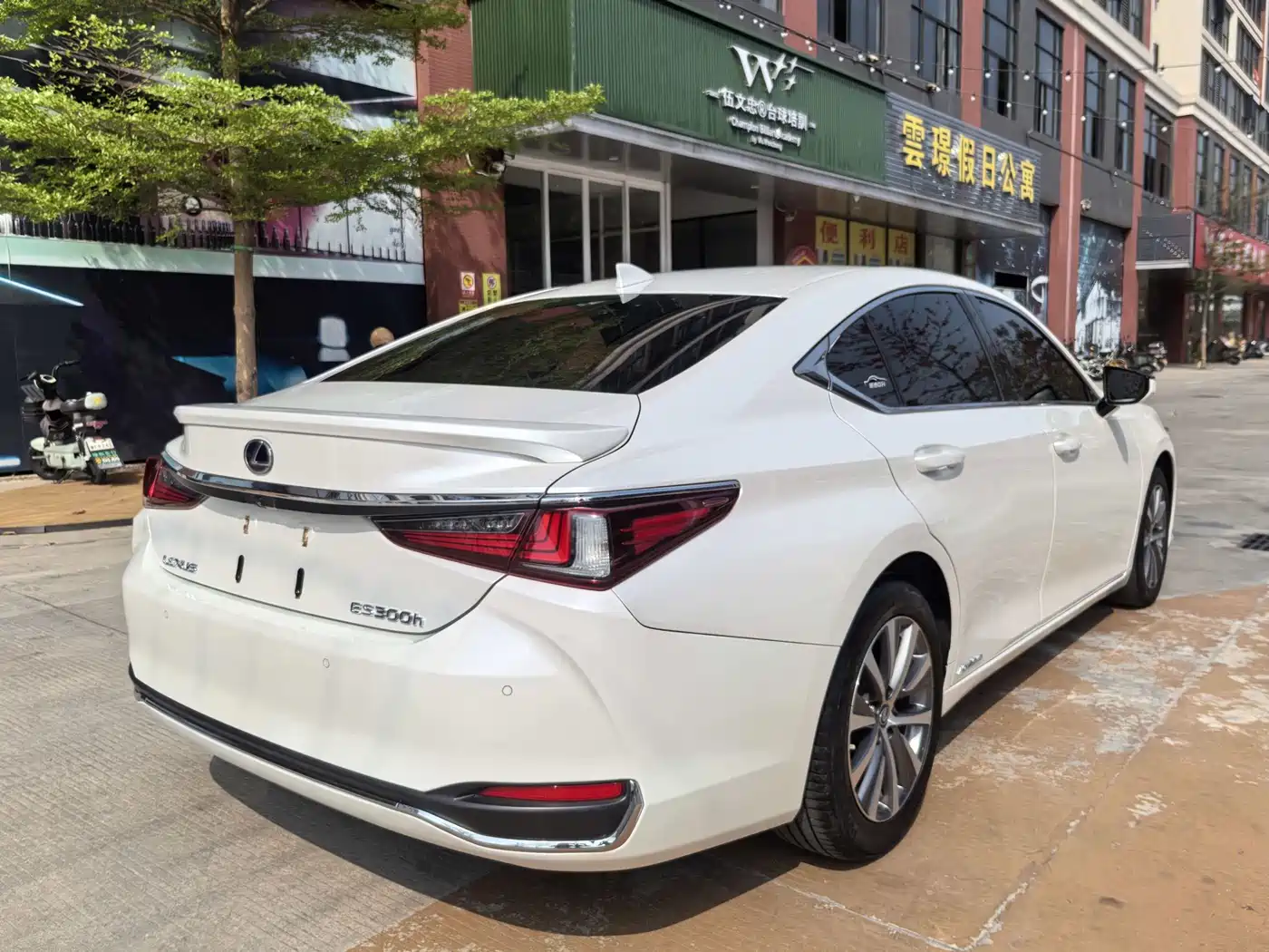 Lexus ES 2020 Model 300h Excellence Edition фото 4