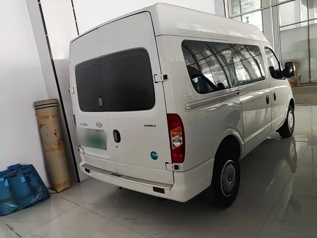 SAIC Maxus Xintu V80 2025 2025 Value Edition Aoyun 2.0T Manual Short Wheelbase Medium Roof 127Ps 5/6-seater