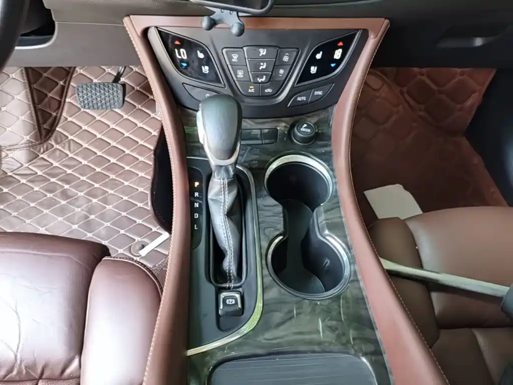 Фото 14 - Buick Envision Plus