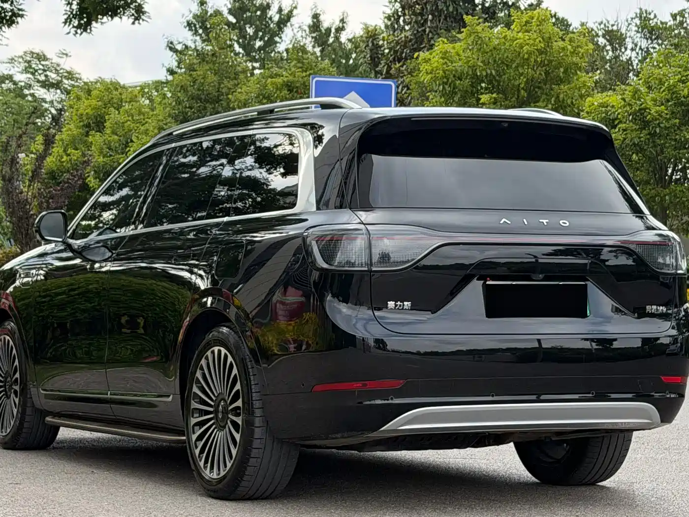 AITO Wenjie AITO M9 2024 Range Extender Max Edition 42kWh 6-seater фото 6