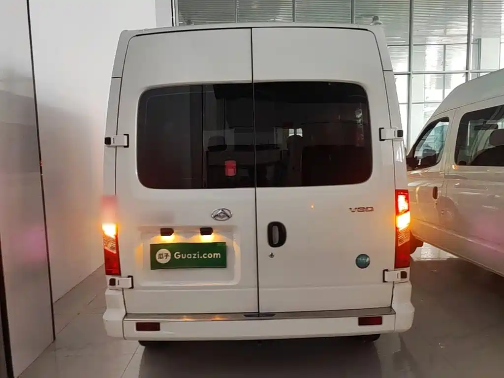 SAIC Maxus Xintu V80 2025 2025 Value Edition Aoyun 2.0T Manual Short Wheelbase Medium Roof 127Ps 5/6-seater