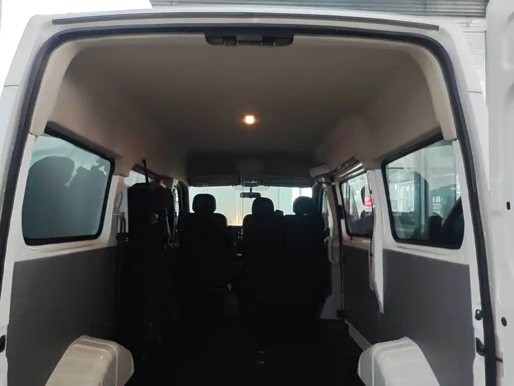 SAIC Maxus Xintu V80 2025 2025 Value Edition Aoyun 2.0T Manual Short Wheelbase Medium Roof 127Ps 5/6-seater