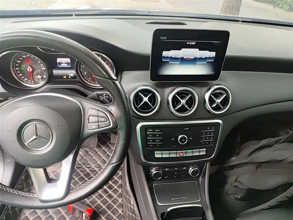 Mercedes-Benz GLA 2018 GLA 200 Dynamic фото 10