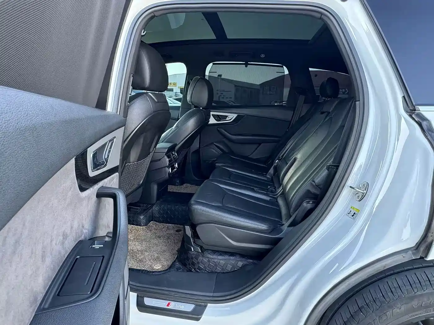 Фото 8 - Audi Q7