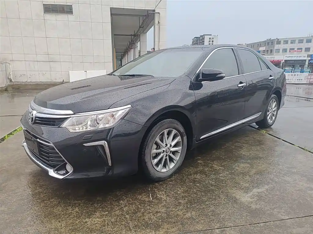 Toyota Camry 2016 2.0G 10th Anniversary Luxury Edition фото 2