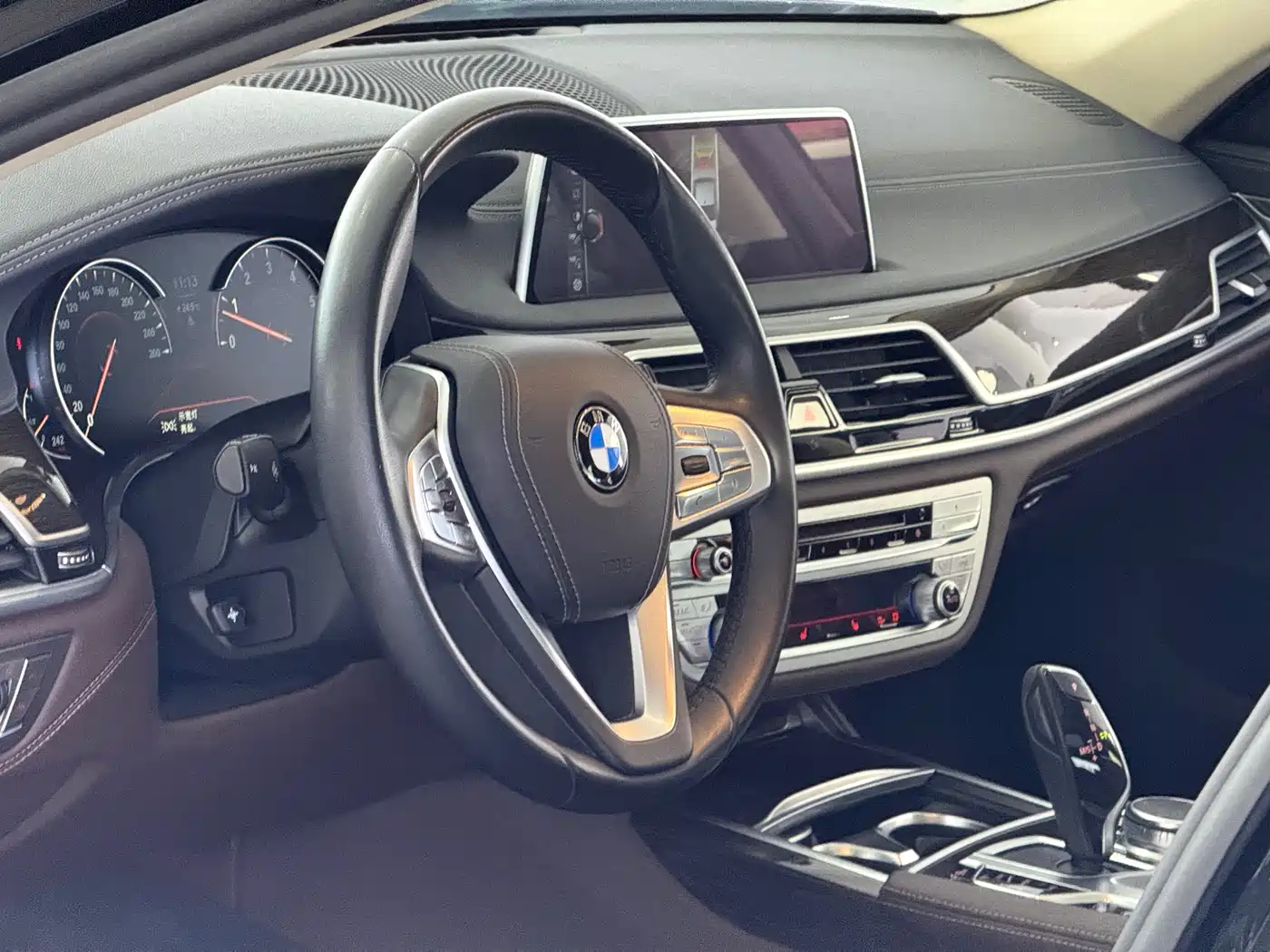 BMW 7 Series 2016 730Li Leading фото 7