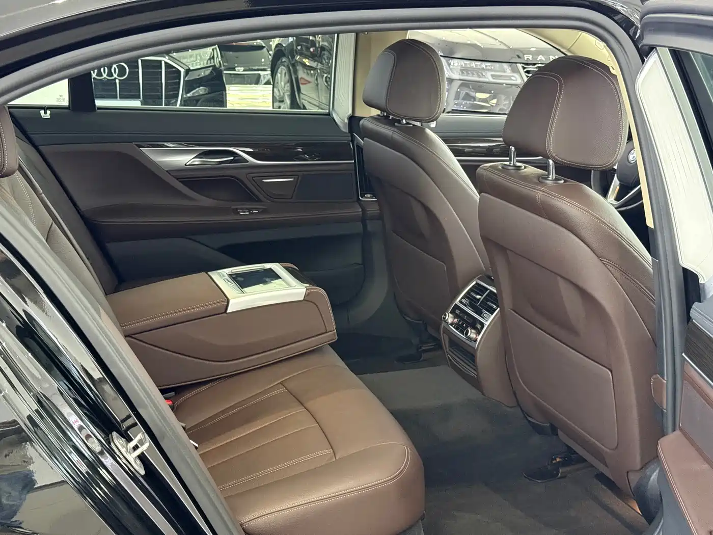 BMW 7 Series 2016 730Li Leading фото 14