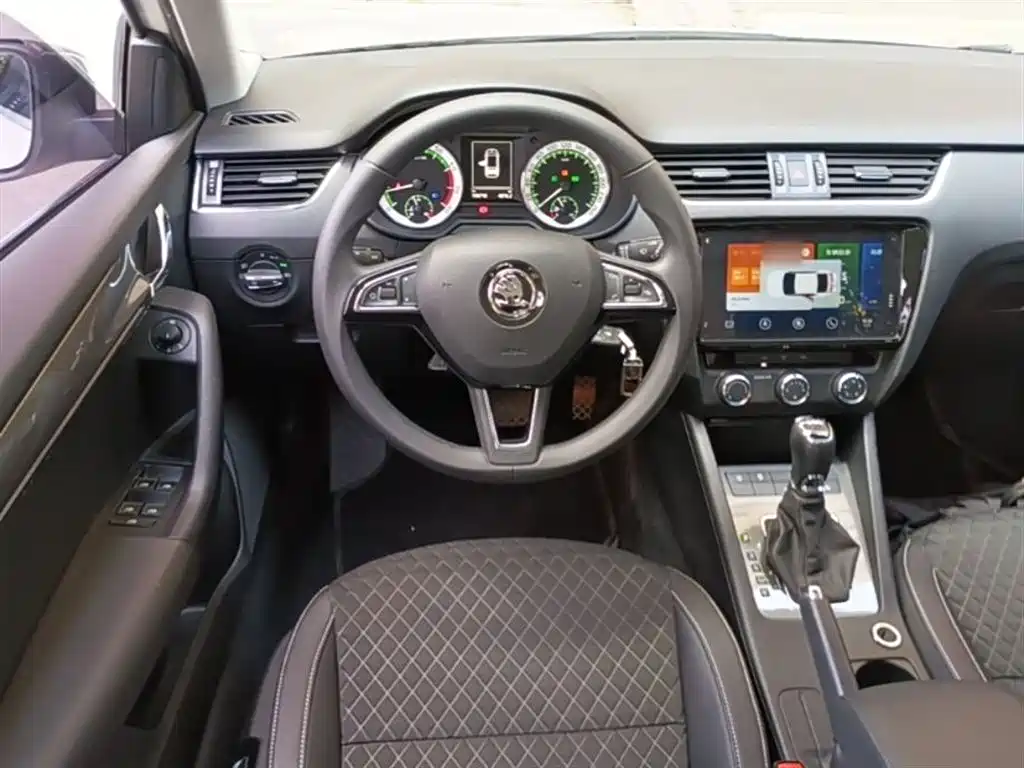 Škoda Octavia 2019 Wagon TSI230 DSG Luxury Edition China V фото 11