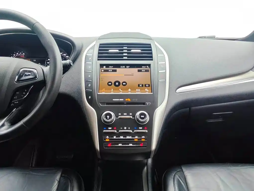 Lincoln MKC 2018 2018 2.0T FWD Premium Edition