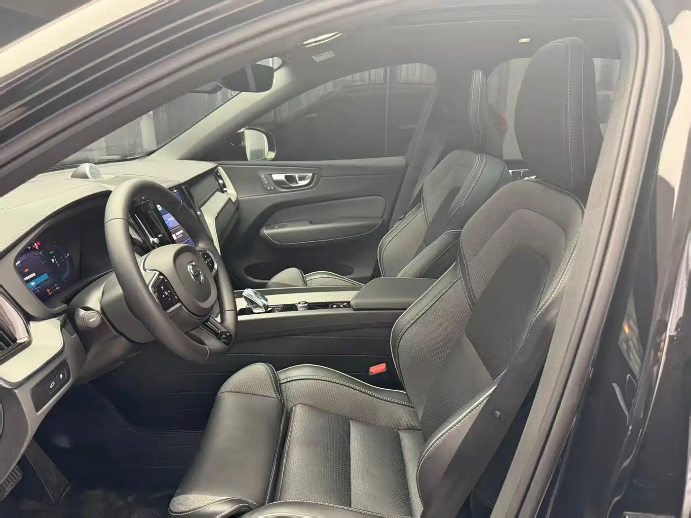 VOLVO XC60 PLUG IN HYBRID