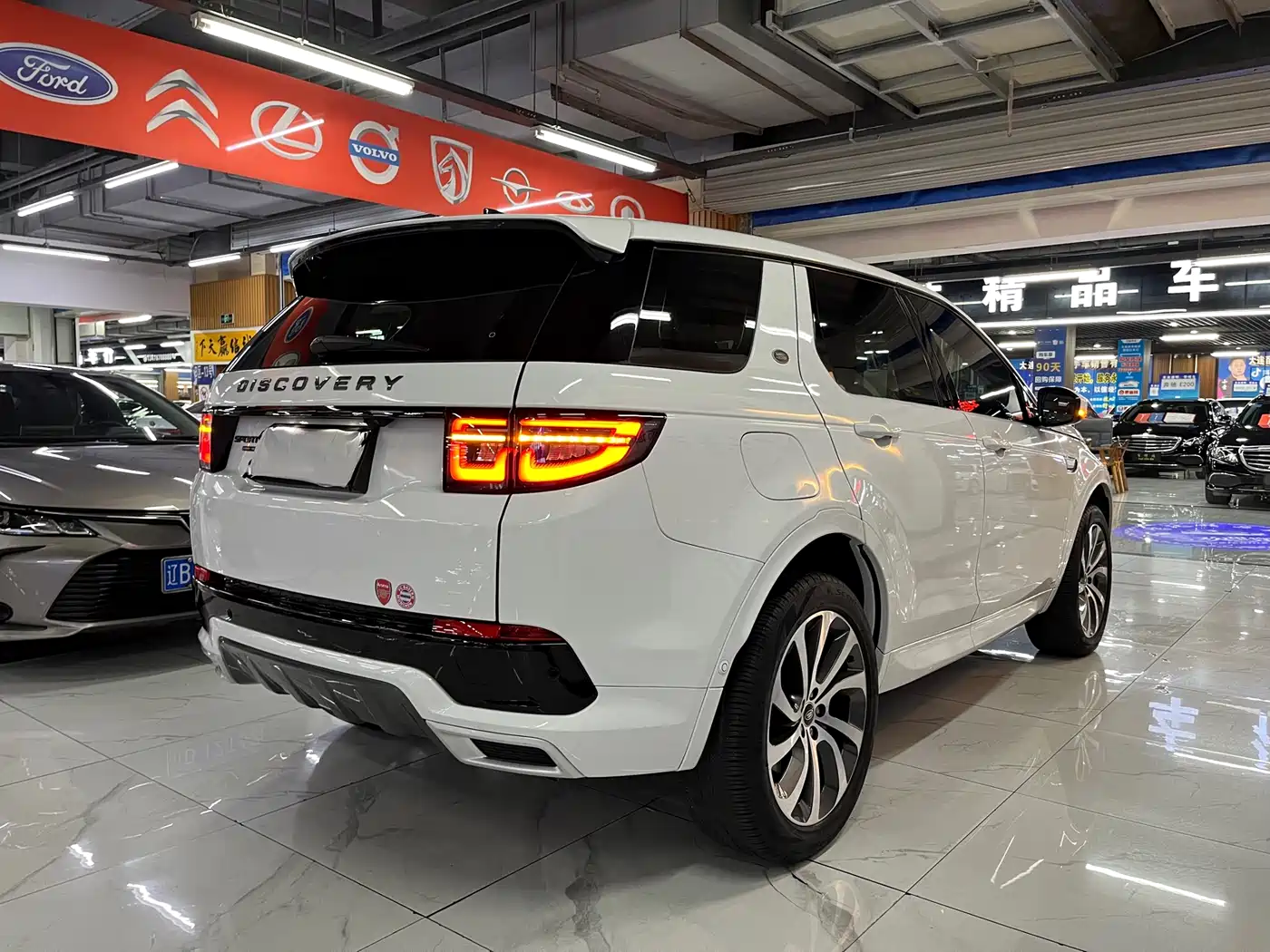 Land Rover Discovery Sport 2020 249PS R-Dynamic Performance Tech 7-seater фото 5