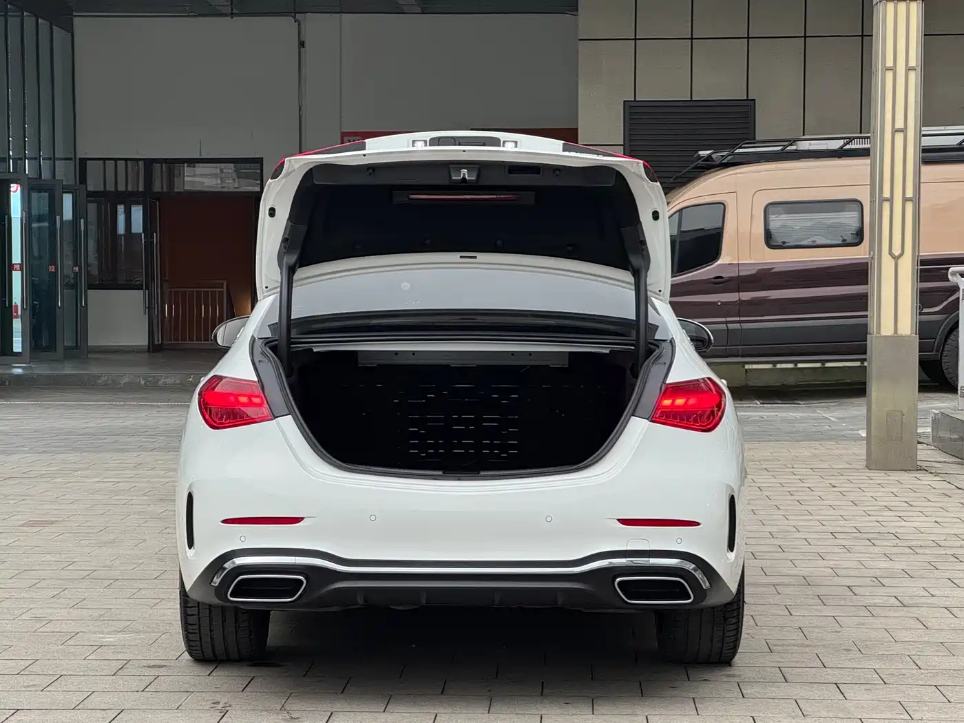 Mercedes-Benz C-Class 2023 C 200 L Sport фото 10