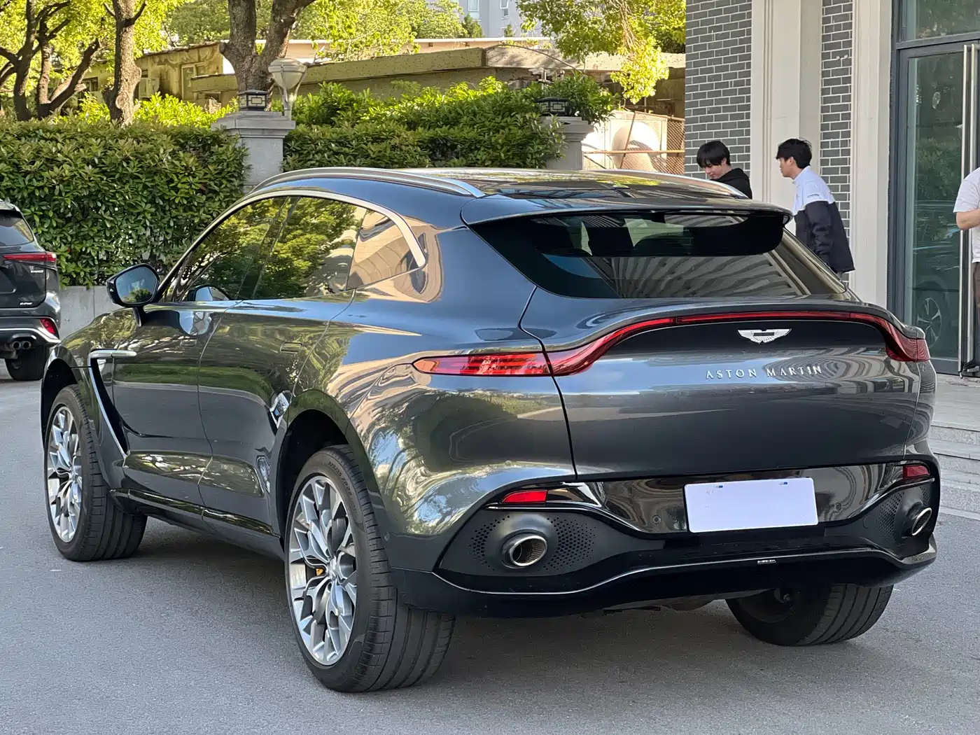 Aston Martin DBX 2024 2023 4.0T V8