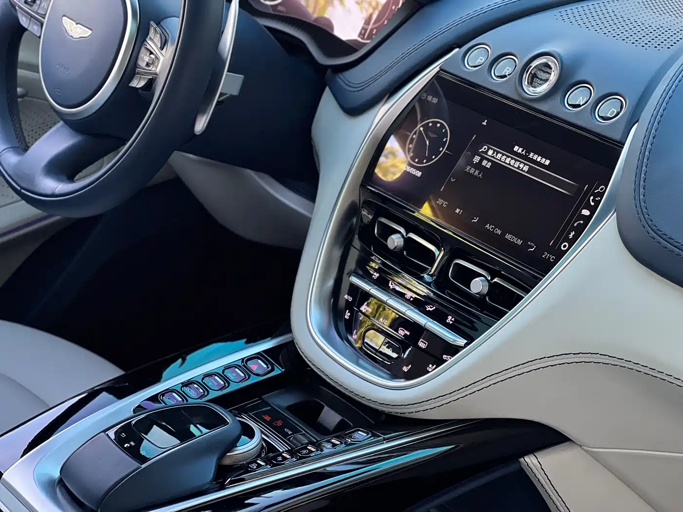 Aston Martin DBX 2024 2023 4.0T V8