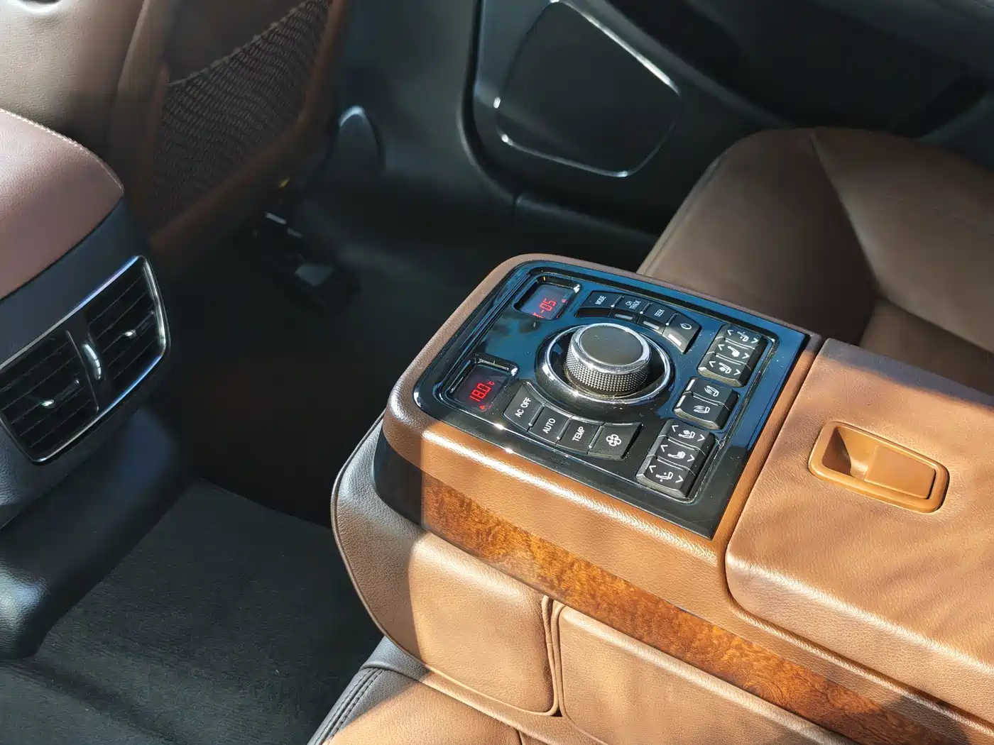 Hongqi H7 2017 2015 2.0T Luxury