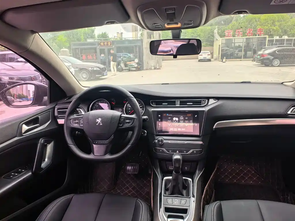 Peugeot 408 2015 Model 1.2T Automatic Luxury Edition фото 4
