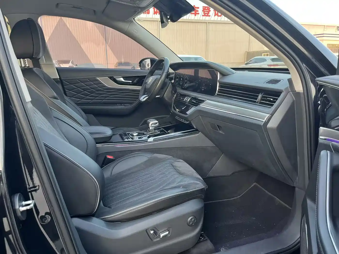 Hongqi HS5 2022 Facelift 2.0T Smart Flag Enjoyment AWD Edition фото 9