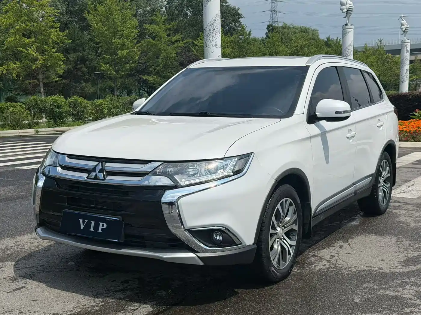 Фото 1 - Mitsubishi Outlander