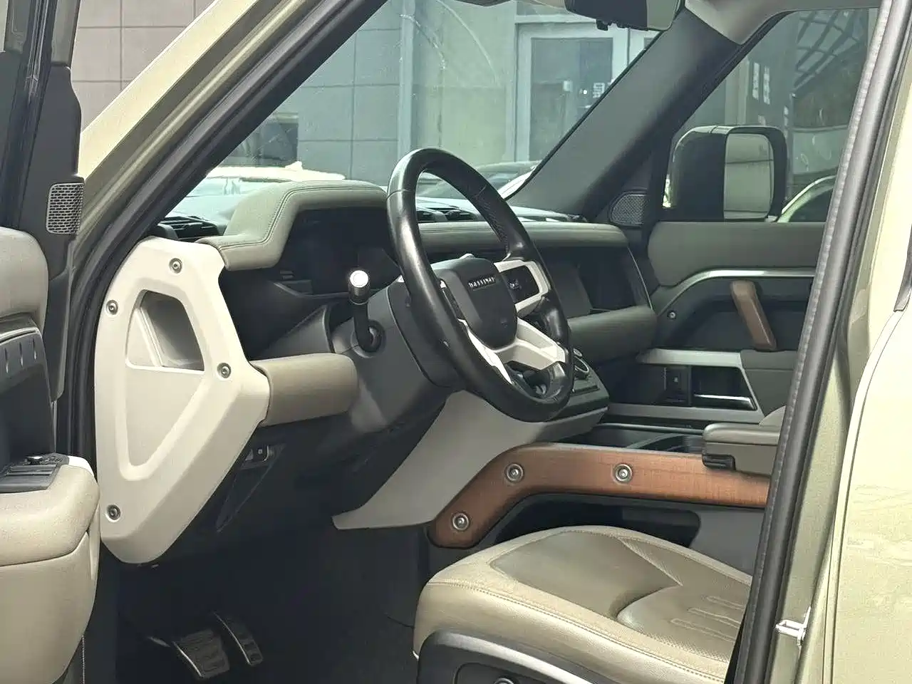 Land Rover Defender 2021 110 P400 SE фото 8