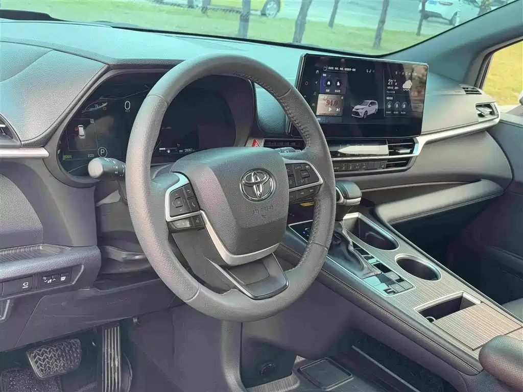 Toyota Granvia 2025 2024 2.5L Hybrid Premium PLUS