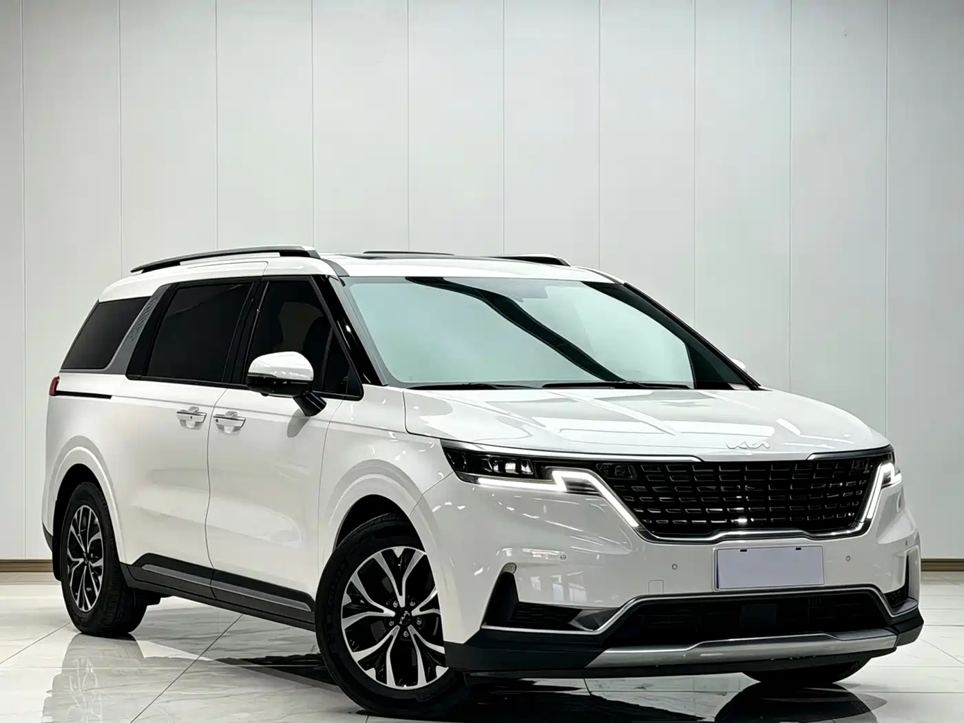 Kia Carnival 2021 2.0T Flagship Edition фото 3