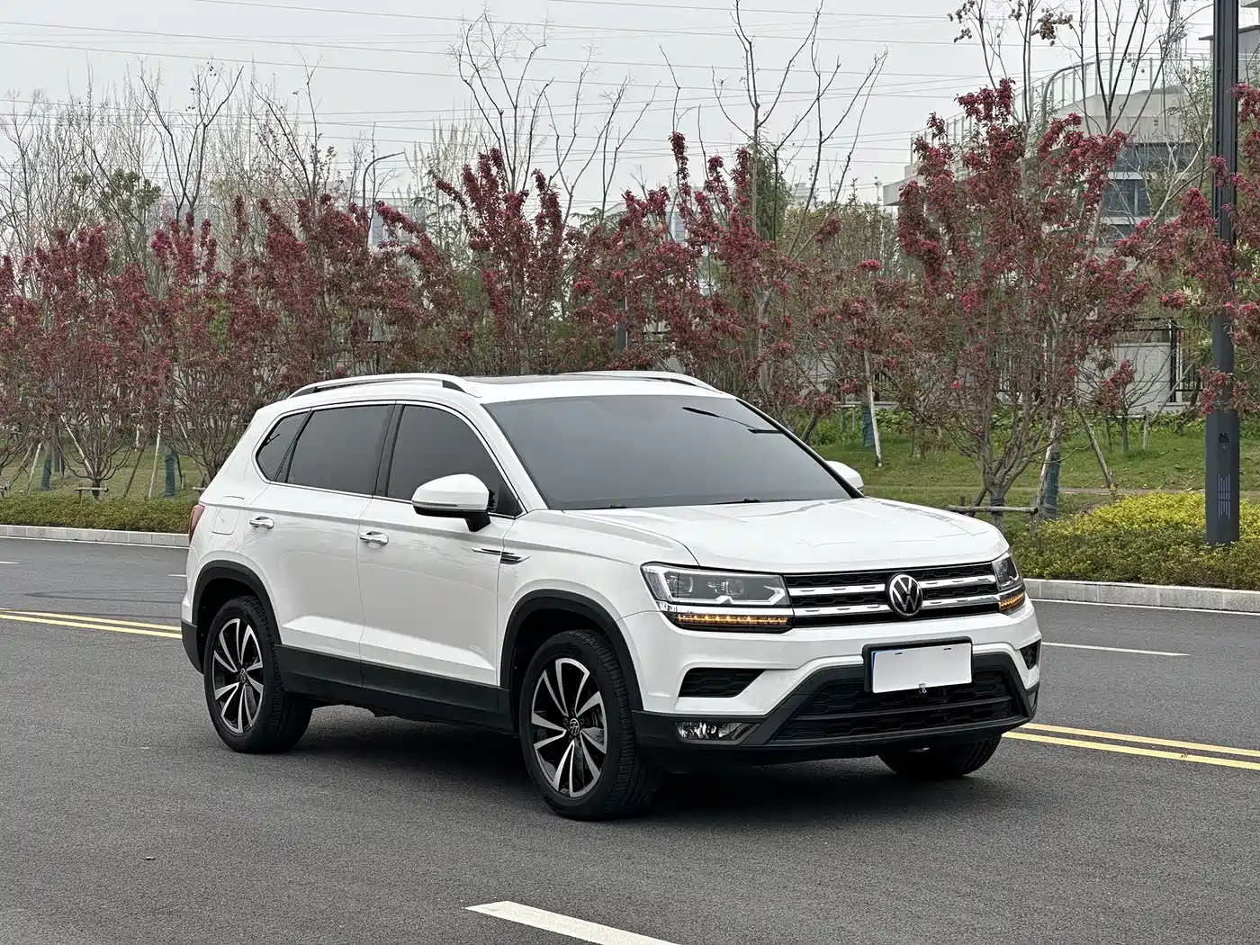 Volkswagen Tharu 2022 280TSI FWD Luxury Edition фото 3