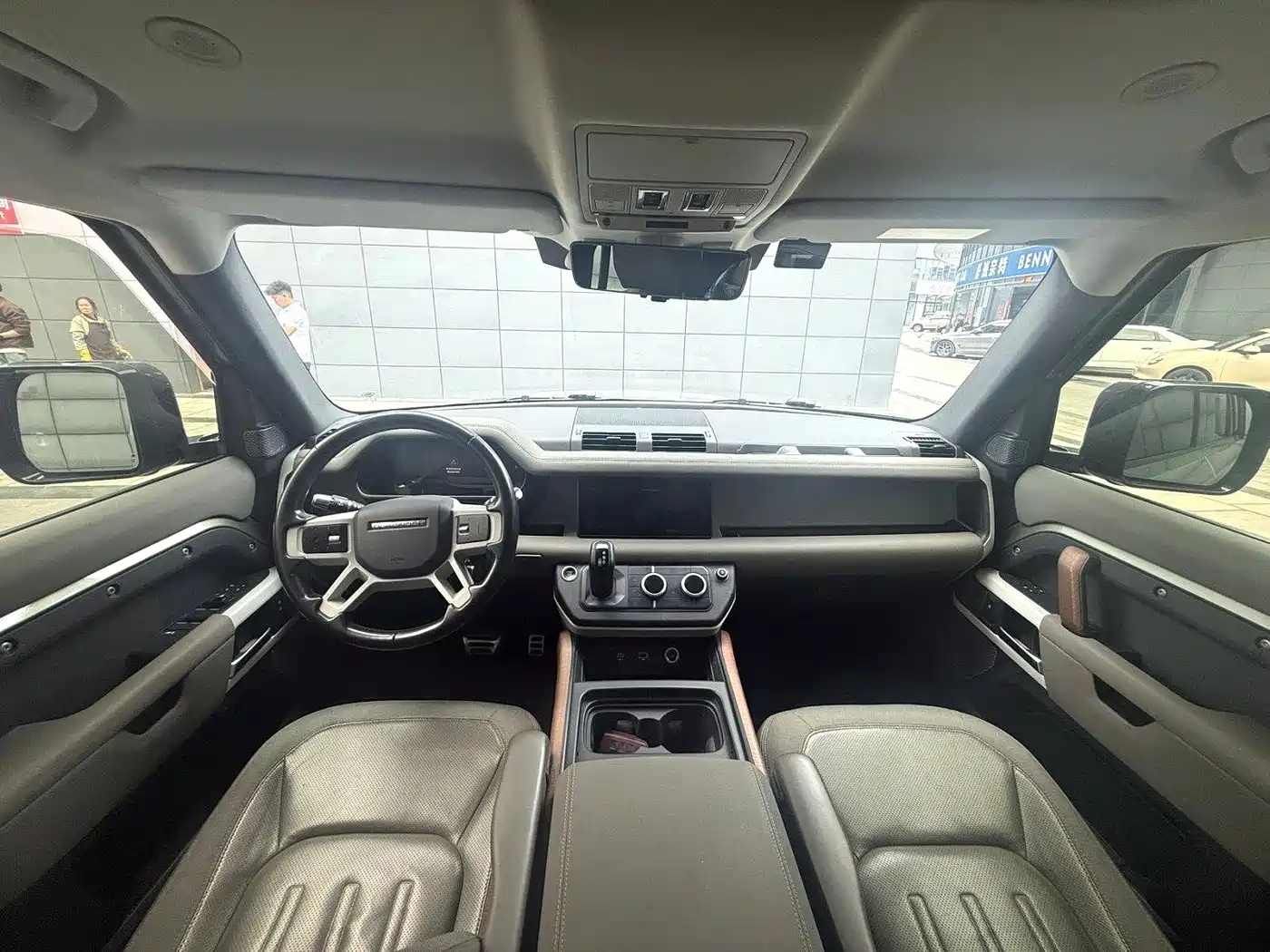 Land Rover Defender 2021 110 P400 SE фото 7