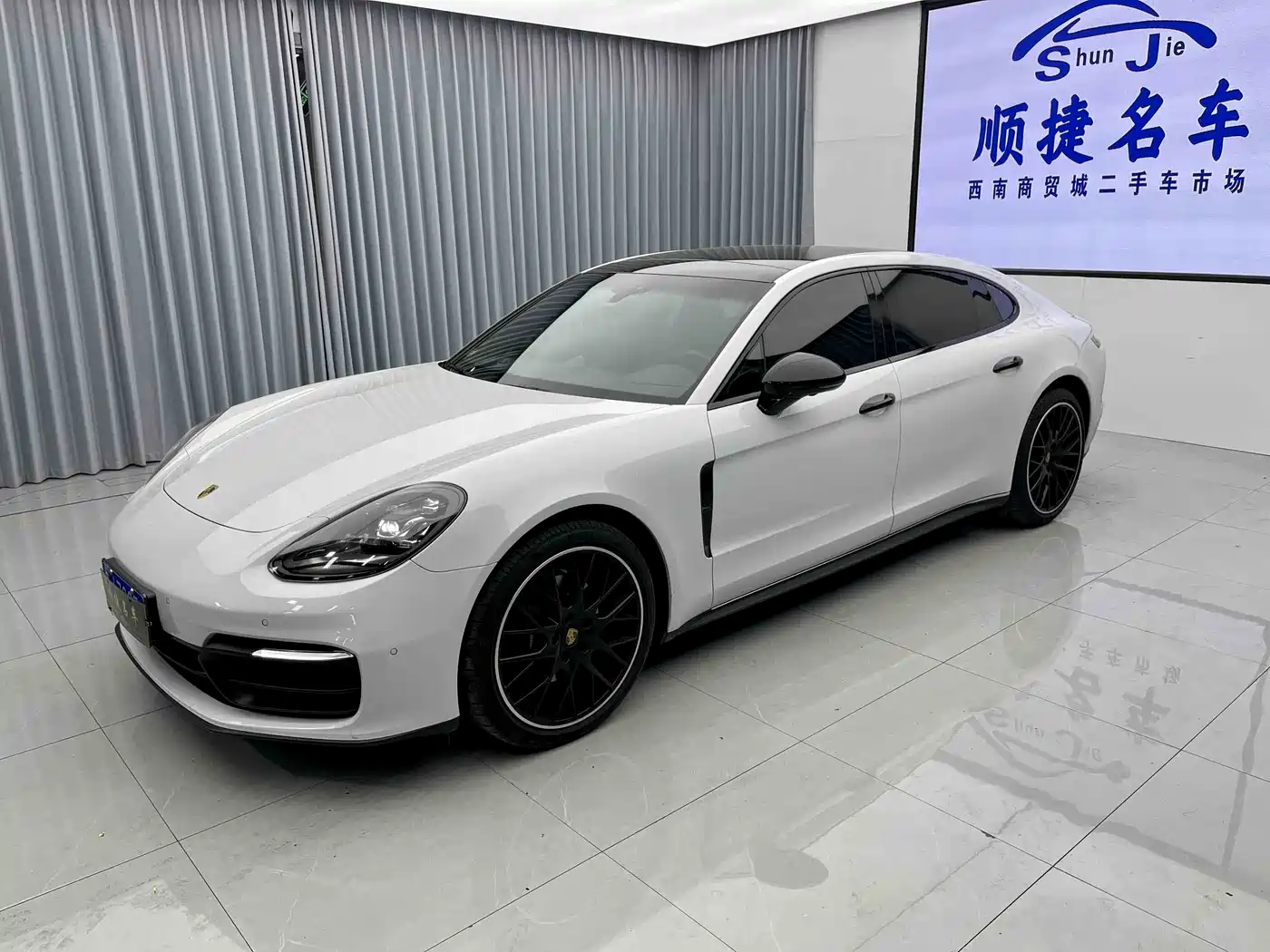 Porsche Panamera 2023 Panamera 4 Executive Long Wheelbase 2.9T фото 4