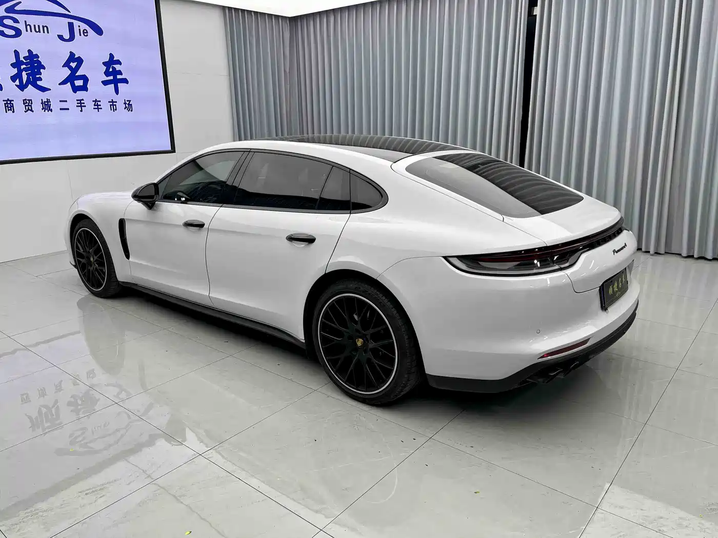 Porsche Panamera 2023 Panamera 4 Executive Long Wheelbase 2.9T фото 17
