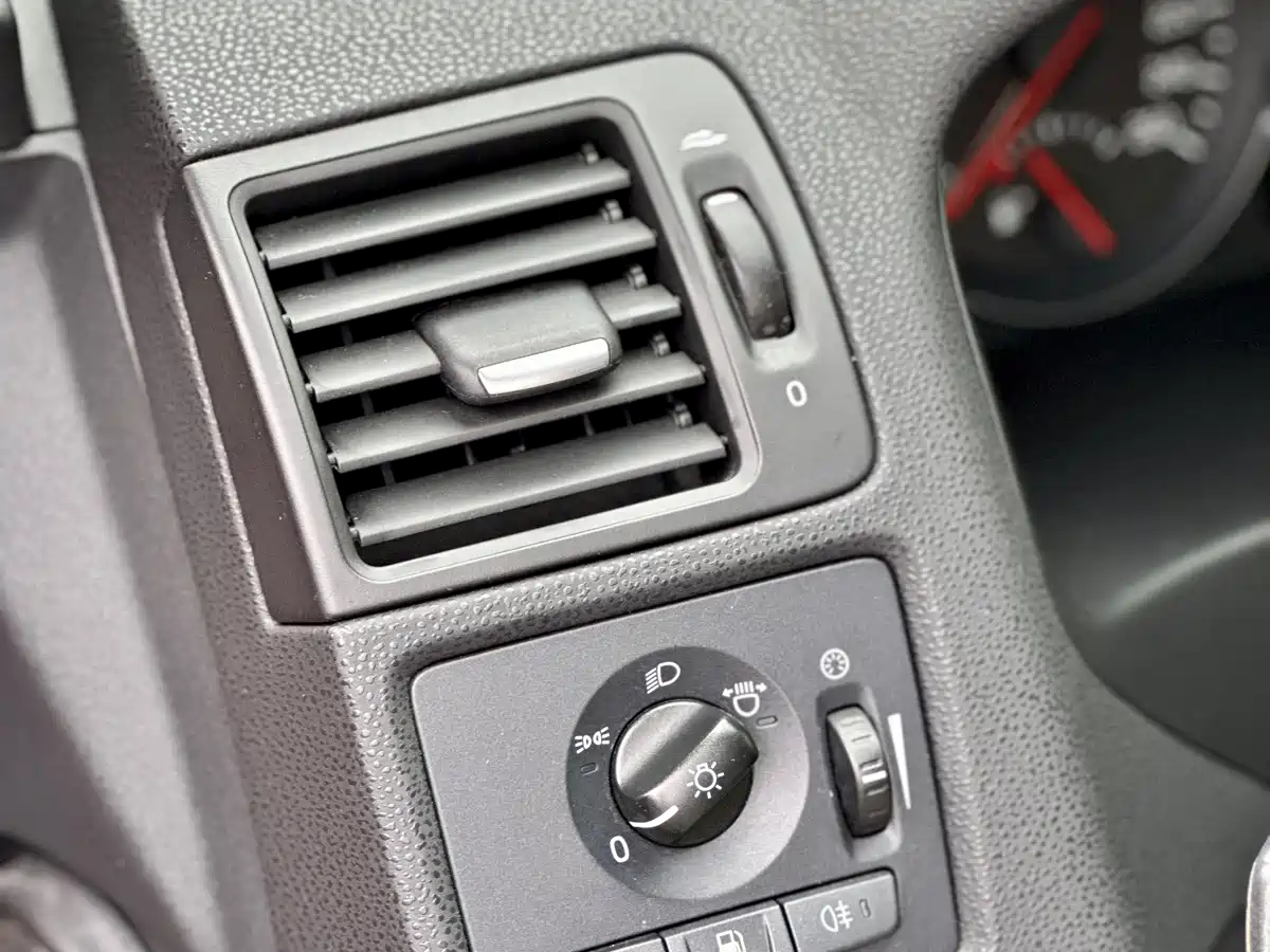 Volvo C30 2013 2013 2.0L Dynamic Edition