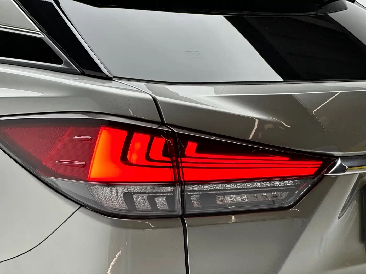 Photo 18 - Lexus RX