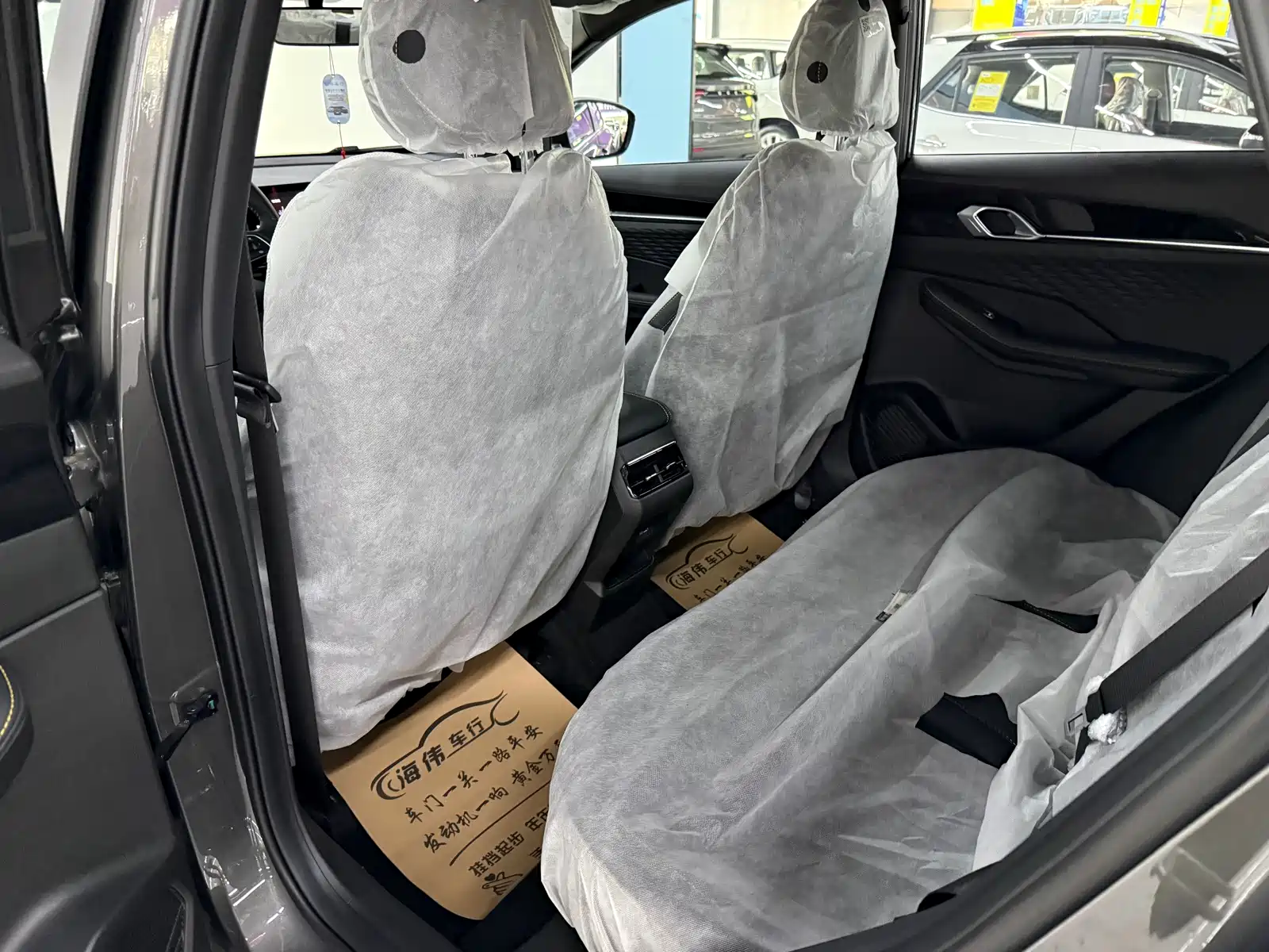 Фото 5 - Geely Coolray