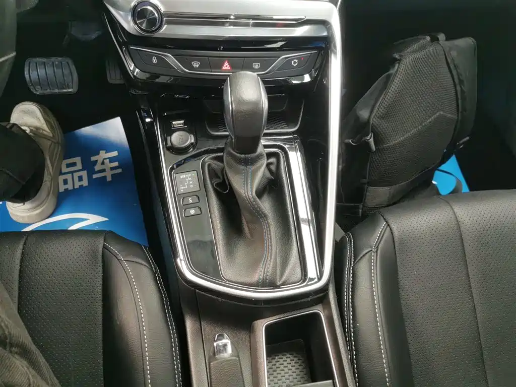 Peugeot 308 2018 1.6L Auto Luxury Edition фото 14