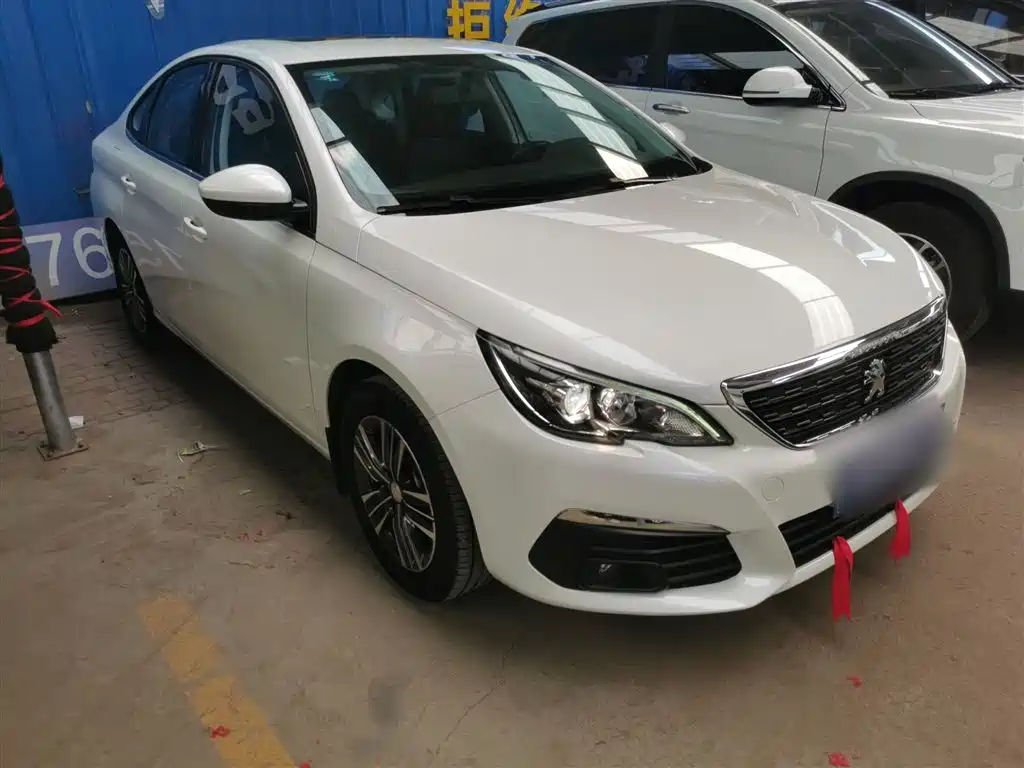 Peugeot 308 2018 1.6L Auto Luxury Edition фото 4