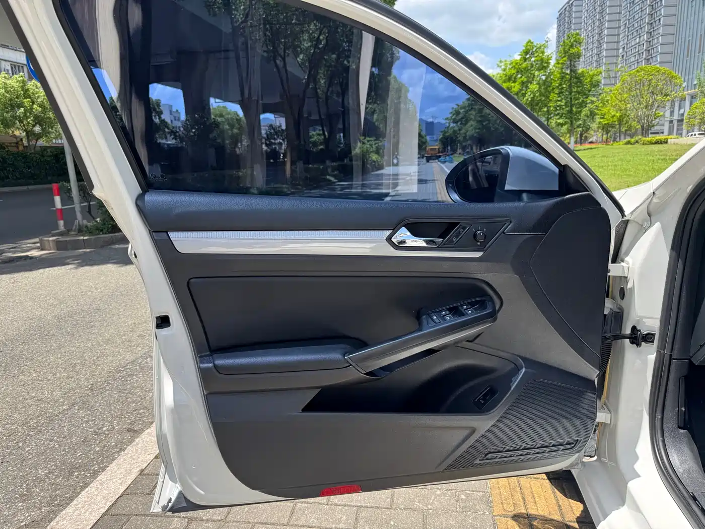 Volkswagen Lamando 2015 230TSI DSG Style фото 6