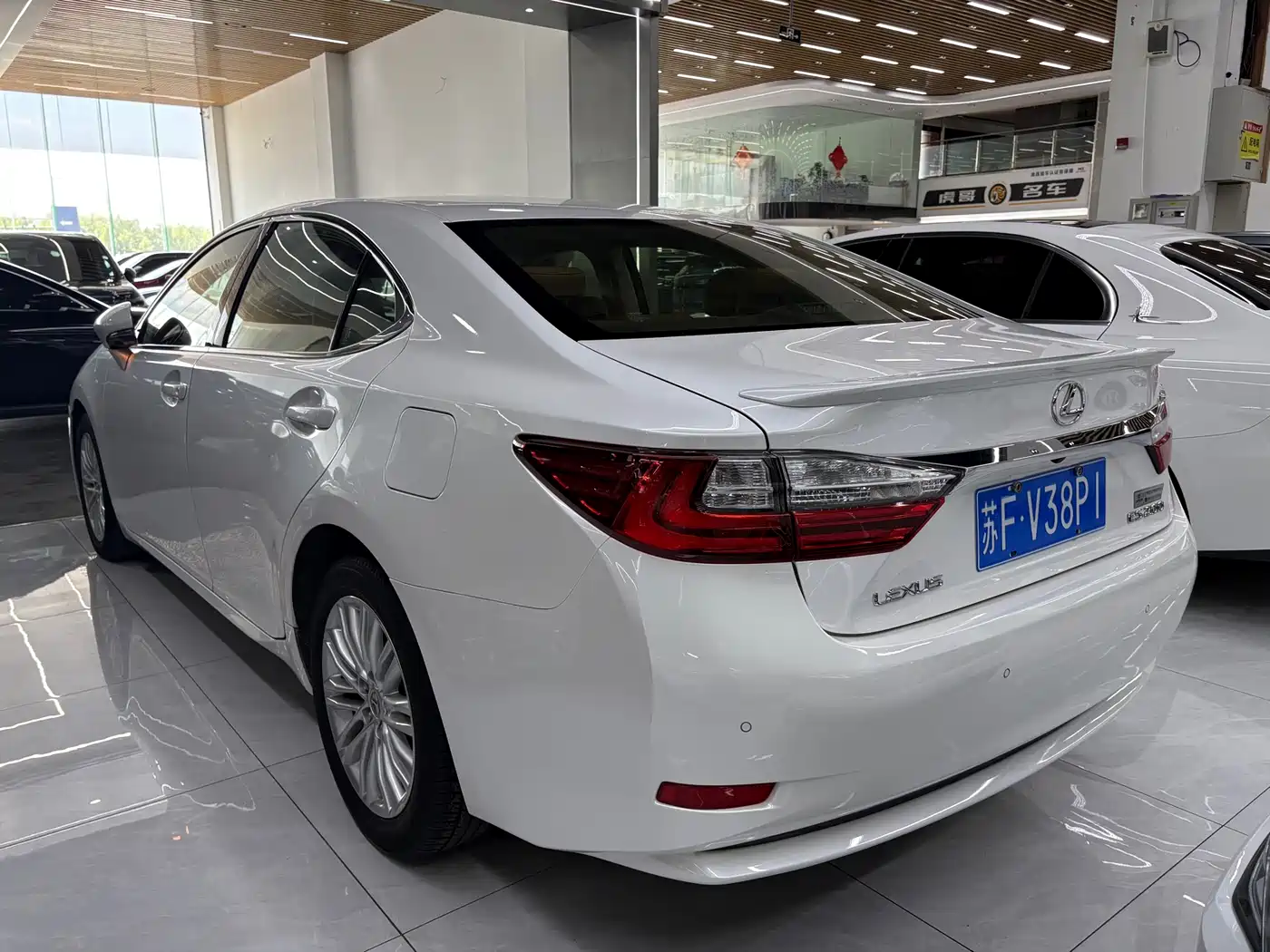 Lexus ES 2015 200 Comfort Edition фото 3