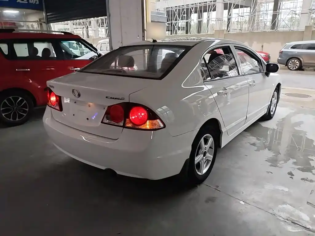 CIIMO CIIMO 2015 2015 1.8L Automatic Comfort Edition