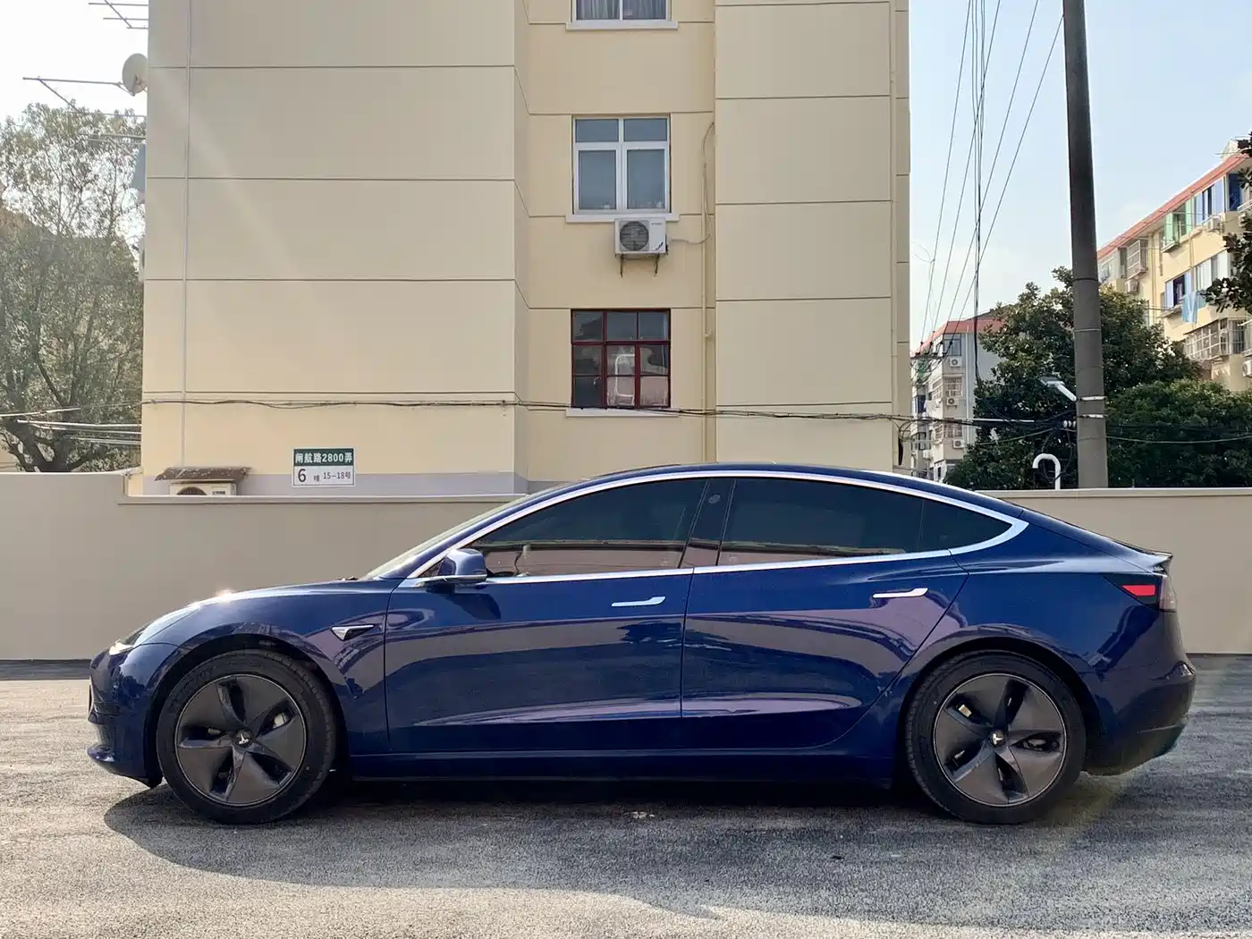 TESLA MODEL 3