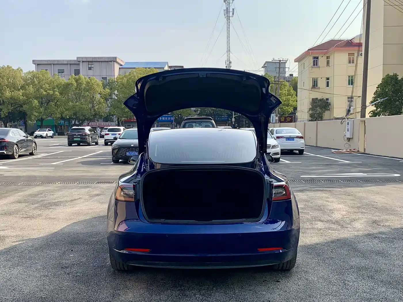 TESLA MODEL 3