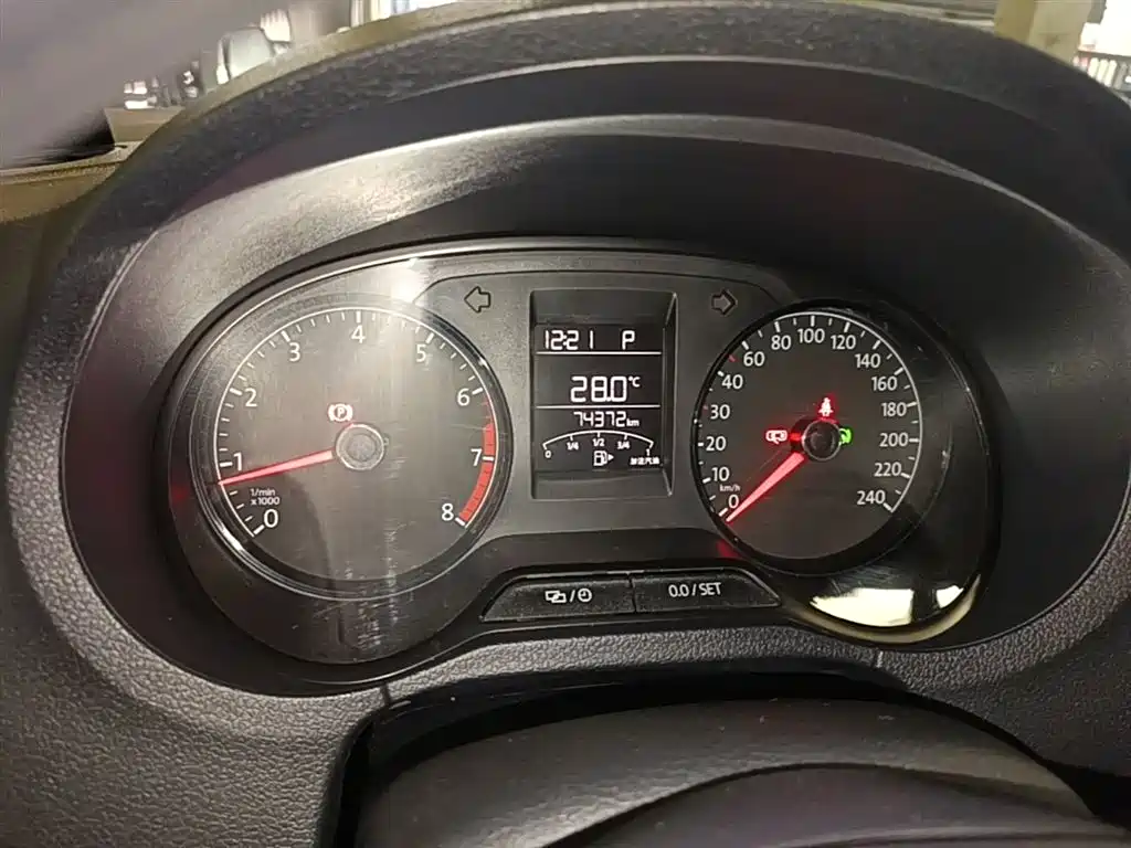 Volkswagen Polo 2016 1.4L Automatic Trend фото 12