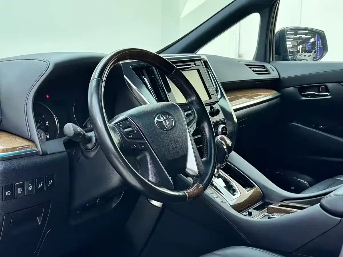 Toyota Alphard 2015 3.5L Premium Edition фото 4