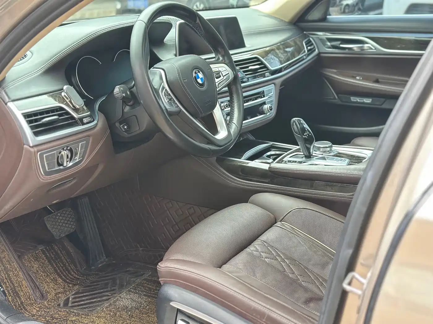 BMW 7 Series 2017 740Li Leading Edition фото 4
