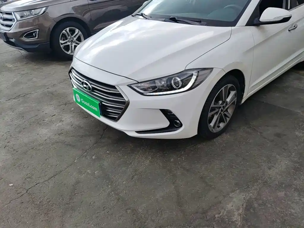 Фото 24 - Hyundai Elantra