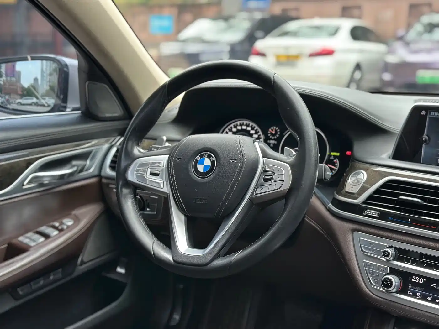 BMW 7 Series 2017 740Li Leading Edition фото 16