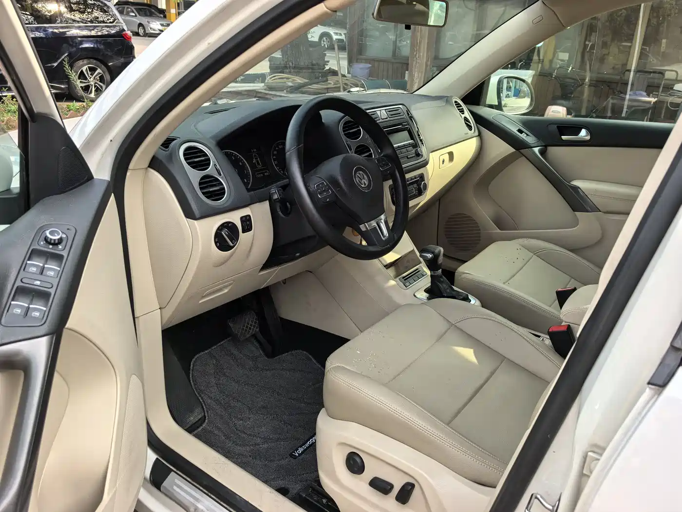 Volkswagen Tiguan 2010 1.8TSI Automatic 2WD Elite фото 4