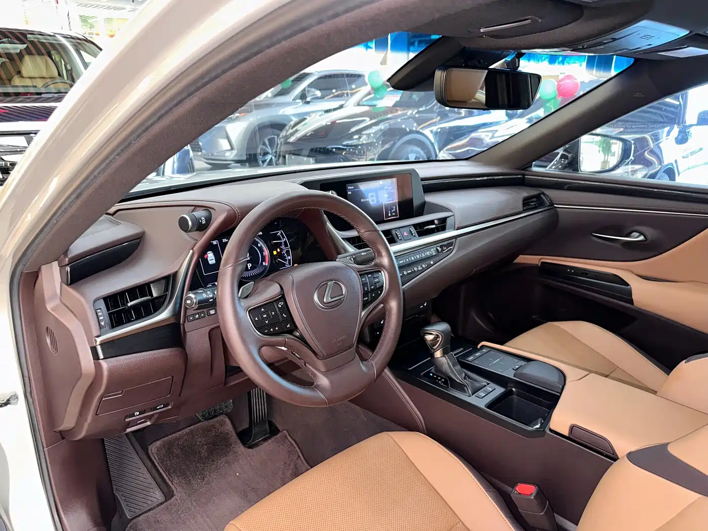 Фото 7 - Lexus ES